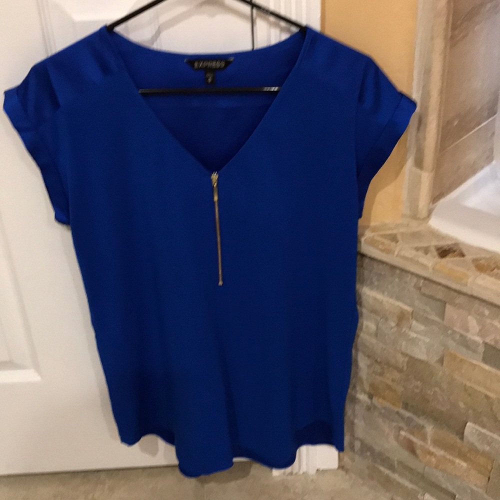 Express top with zipper front.